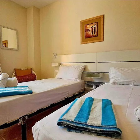 Con Jardin Y Acceso A La Piscina. アパート アヤモンテ