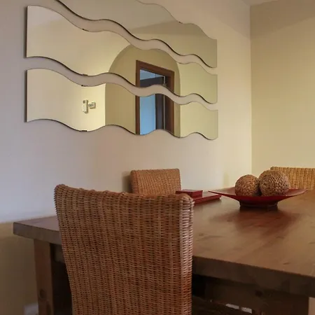 Con Jardin Y Acceso A La Piscina. アパート